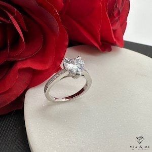 Ring in 925 silver with zirconia (heart shape)
