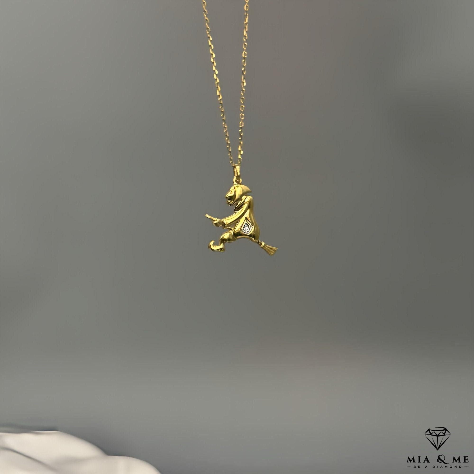 Fliegende Hexe Anhänger - Fairytale Fashion - Your FairyFashion