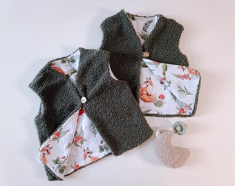 Teddyweste Waldtiere Waldgrün Grün Weste Mädchen Jungen outfit Winter Frühling Weste Handmade altuhandmade.com Geschenk idee Fuchs