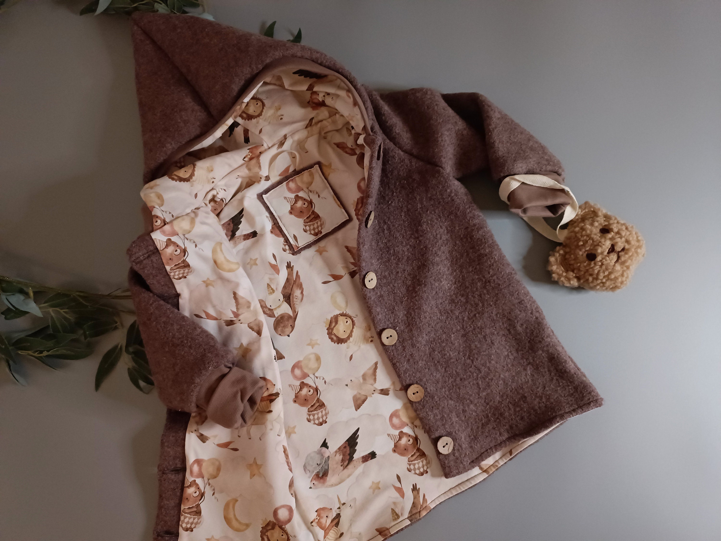 SOFORTKAUF Walkjacke Wollwalkjacke Unisex Boho Nordic Schurwolle Jacke mit Kapuze gr 98 Tiere Motiv Handmade AltuHandmade Fuchs Vogel
