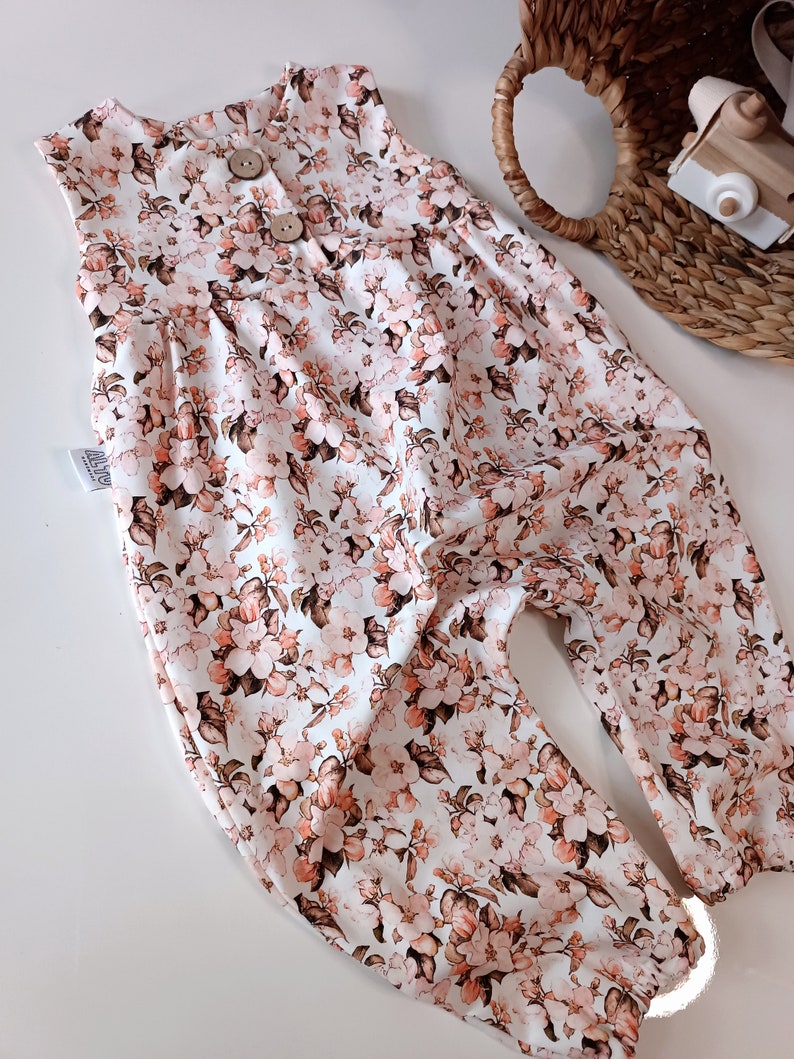 Baby Kleinkinder Romper Strampler mit Knopfen Peach blossom blumen organic jersey 56-104 altuhandmade.com Bild 2