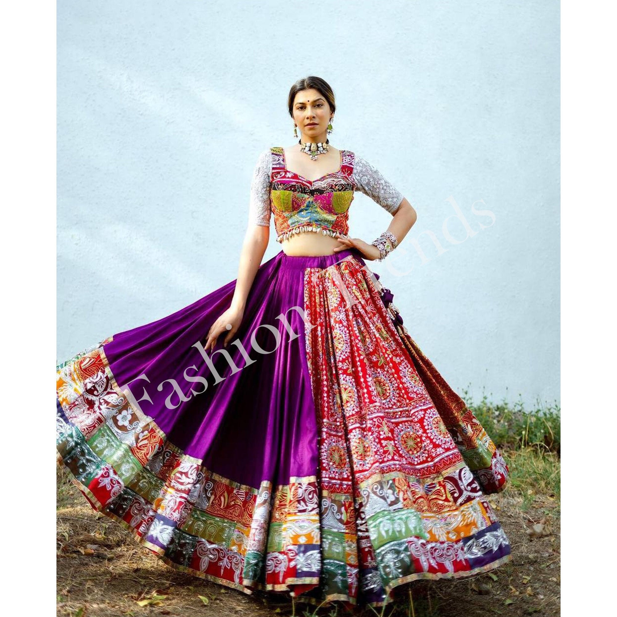 mix Wedding Wear Designer Banarasi Silk Lehenga Choli, 2.5 Meter at Rs 2850  in Surat