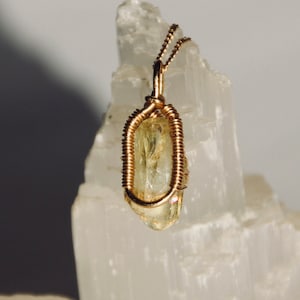 Apatite pendant light yellow raw stone clear natural crystallization set in gold wire 14k (585 gold) gemstone necklace pendant