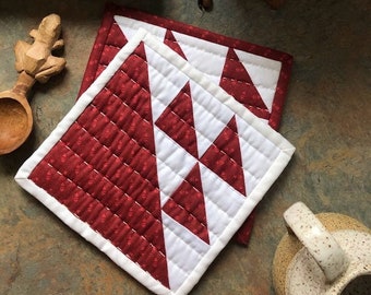 Birds in the Air Potholder; Handmade, Hand Quilted - Red Ditsy and White (White Border)