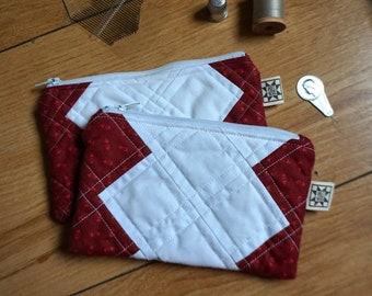Gesteppte Mini-Tasche / gesteppte Reißverschlusstasche / Make-up Tasche / Geldbörse; Handgemacht- Rotes Ditsy