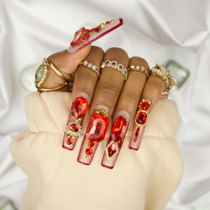 ROYALTY Press On Nails