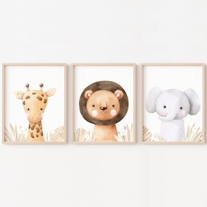 Set mit 3 Savannen-Dekorationspostern für das Kinderzimmer, Aquarell-Illustration von Dschungeltieren, Elefantenlöwen und Giraffenbabysafari
