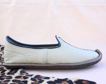 Zapatos de cuero estilo rústico cosidos a mano, planos únicos, sandalias increíbles para mujeres y hombres - Regalo para él y ella - Tamgacci