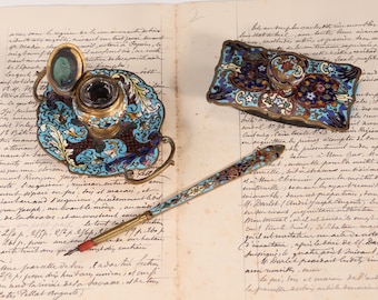 19th Century Französisch Emailliertes Champleve Schreibtisch Set mit Tintenfass, Rocker Löschunterlage und Stift