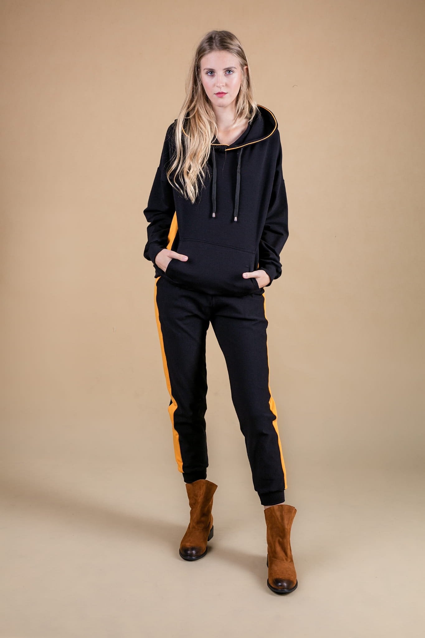 Louis Vuitton new Fashion Tracksuits for Women #A22401 