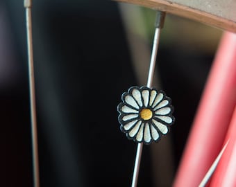 Daisy flower spoke decoration. Fits bike wheels, wheelchairs. Accessory clips on like spoke beads, charms. Mount in center or near tires.