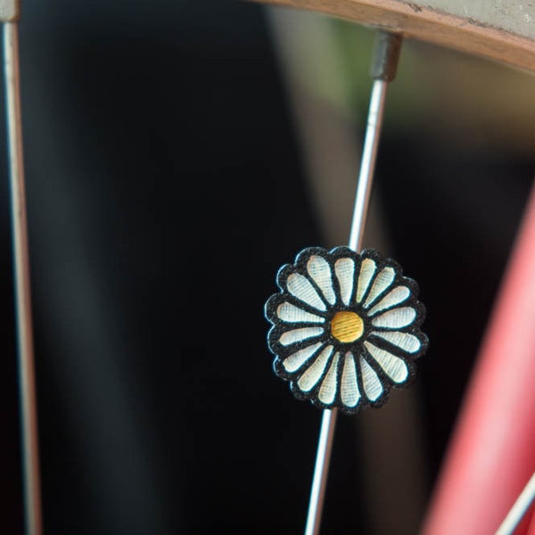 Daisy flower spoke decoration. Fits bike wheels, wheelchairs. Accessory clips on like spoke beads, charms. Mount in center or near tires.