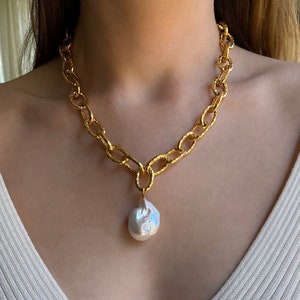 Baroque Pearl Pendant Necklace, Gold Bold Chain Pearl Pendant, Elegant Lariat Necklace, Handmade Pendant, Anniversary Gift For Her image 3