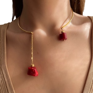 Collier ras de cou en fil de corail rouge, collier goutte de corail, collier tendance élégant, cadeau de vacances unique, bijoux de Noël image 1