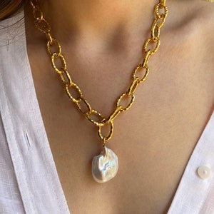 Baroque Pearl Pendant Necklace, Gold Bold Chain Pearl Pendant, Elegant Lariat Necklace, Handmade Pendant, Anniversary Gift For Her