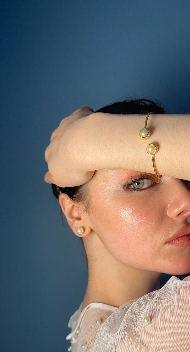 Double Freshwater Pearl Open Cuff Bracelet, White Pearl Gold Bangle, Minimalist Pearl Bracelet, Statement Bracelet, Bridal Jewelry image 1