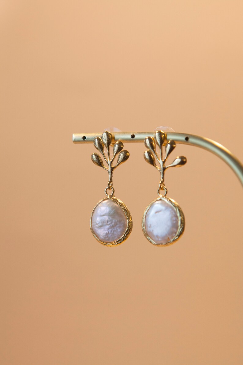 Freshwater Coin Pearl Drop Earrings, Flower and Pearl Gold Dangle Earrings, Bridesmaid Earrings, Minimalist Earrings, Handmade Gift For Her image 10