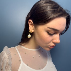 Freshwater Coin Pearl Drop Earrings, Flower and Pearl Gold Dangle Earrings, Bridesmaid Earrings, Minimalist Earrings, Handmade Gift For Her image 9