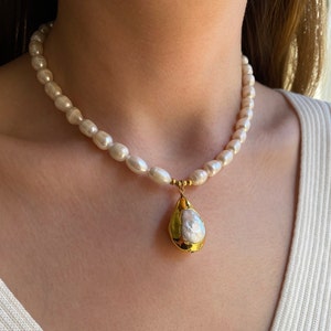 Natural Freshwater Pearl Beaded Necklace with Baroque Pearl Charm, Elegant Gold Baroque Pearl Pendant, Jewelry Handmade Beaded, Gift For Her image 3