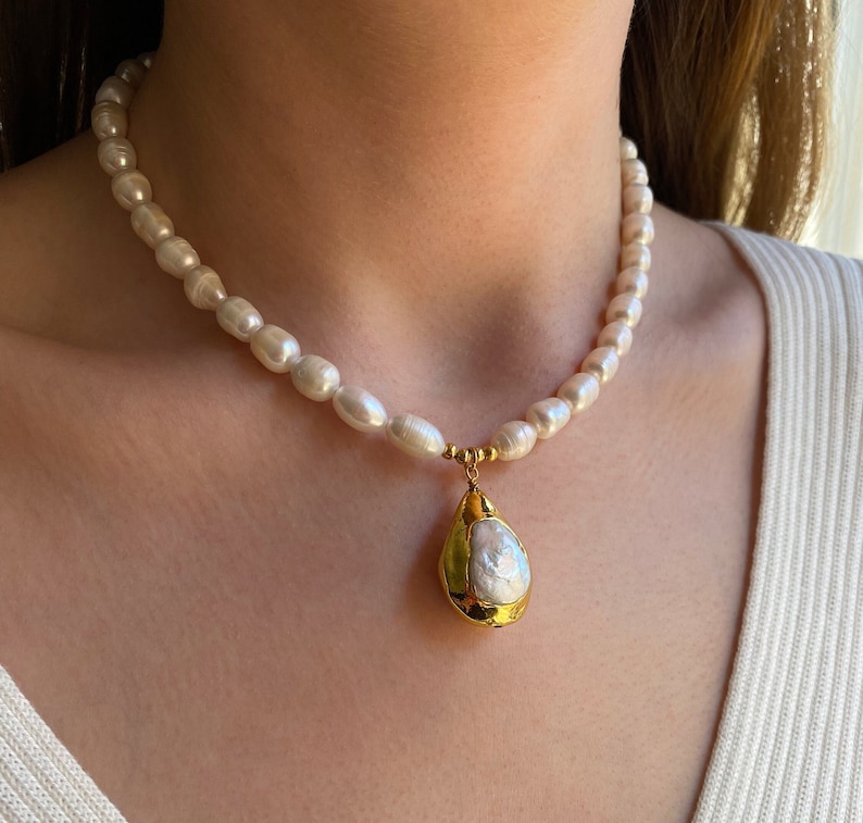 Natural Freshwater Pearl Beaded Necklace with Baroque Pearl Charm, Elegant Gold Baroque Pearl Pendant, Jewelry Handmade Beaded, Gift For Her image 3