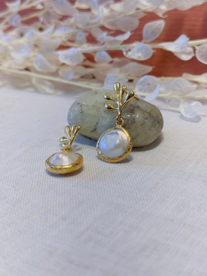 Freshwater Coin Pearl Drop Earrings, Flower and Pearl Gold Dangle Earrings, Bridesmaid Earrings, Minimalist Earrings, Handmade Gift For Her image 8