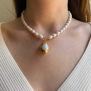 Natural Freshwater Pearl Beaded Necklace with Baroque Pearl Charm, Elegant Gold Baroque Pearl Pendant, Jewelry Handmade Beaded, Gift For Her image 7