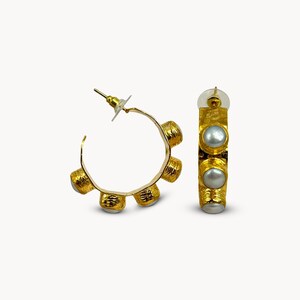 Perlen-Creolen, Gold Süßwasser-Perlen-Ohrringe, einzigartige Perle Design Ohrringe, klobige Statement-Ohrringe, moderne Boho Perlen-Creolen