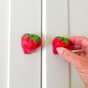 Ręcznie robione ceramiczne gałki w kształcie truskawek | Wyprodukowano w USA