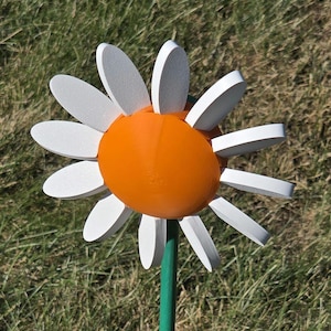 Yard Spinner - Daisy (Pick Your Color)