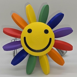 Tour d'attelage - Marguerite flottante souriante arc-en-ciel - Pour attelage de 5 cm (2 po.)