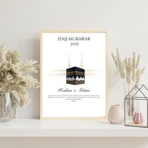 Hajj Mubarak 2025 - cadeau de la Omra - Poster illustration personnalisée de la Kaaba | Art mural islamique personnalisé | Cadeau du Hajj pour les pèlerins en téléchargement numérique