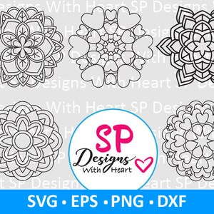 Può includere: Set di quattro disegni di mandala in bianco e nero. Ogni disegno presenta un motivo circolare con dettagli intricati. I disegni sono perfetti per colorare, creare o decorare.