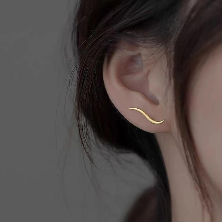 Wave 2024 ear climber