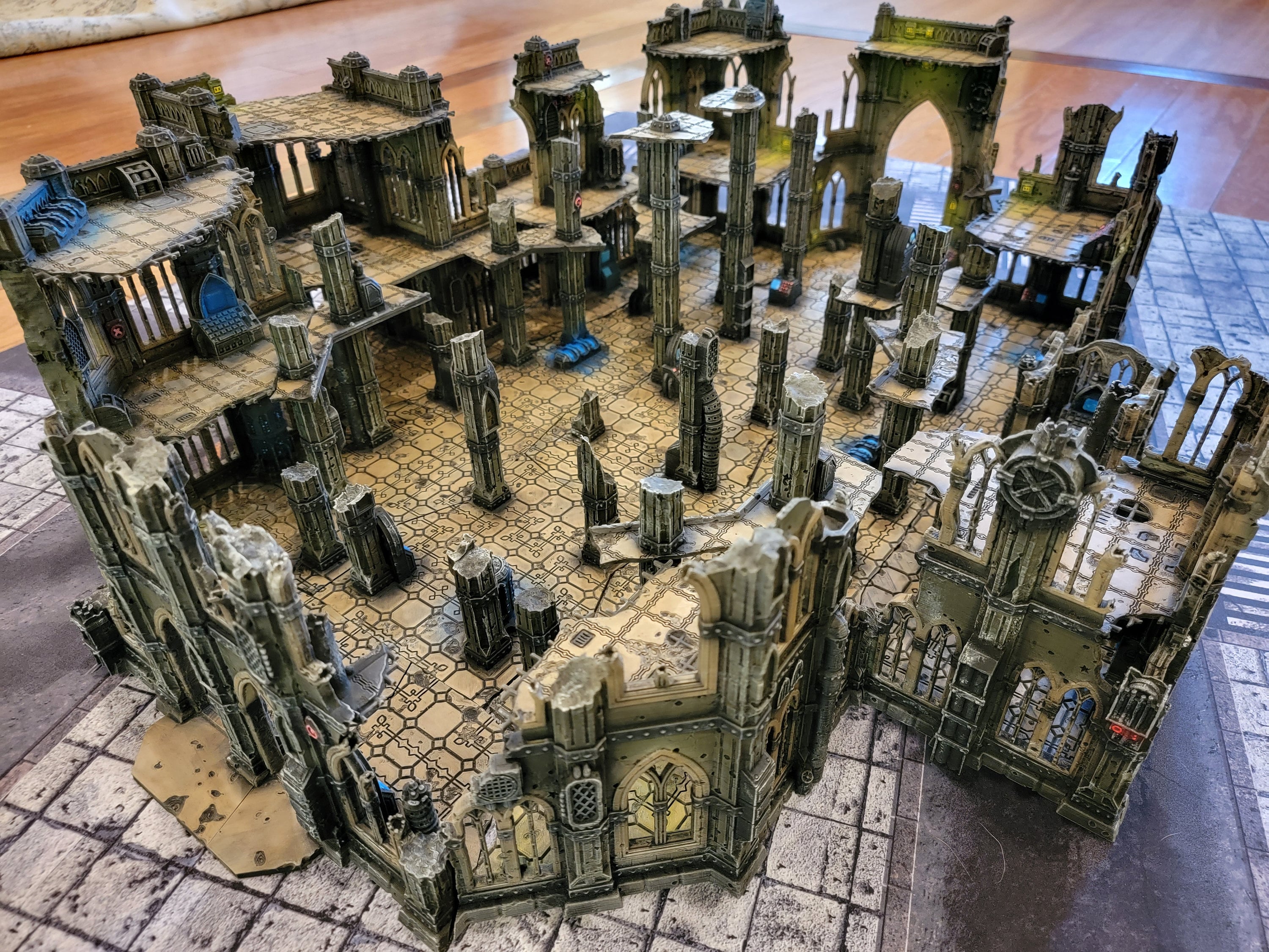 Tabletop Terrain / Warhammer 40k Ruined Building Set Of 5 Painted
