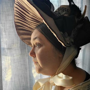 Regency bonnet, taupe and maroon