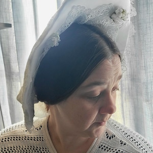White real Silk Mid-Victorian Bonnet