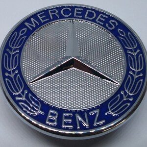 Badge for Sale avec l'œuvre « Sticker Autocollant Logo Mercedes