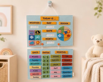 Puede incluir: Un calendario de pared de fieltro azul claro con etiquetas naranjas que dicen TODAY IS, WEATHER, DAY, DATE y MONTH. Incluye iconos meteorológicos, una rueda de estaciones y tiras de fieltro extraíbles para días, fechas y meses en colores.