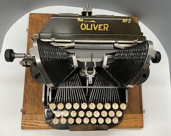 Extremely RARE 1898 Oliver 2 working typewriter w/ original case. Museum quality