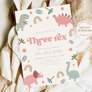 K&ouml;nnte beinhalten: Eine druckbare Einladung zu einer Kindergeburtstagsparty f&uuml;r ein dreij&auml;hriges Kind. Die Einladung zeigt ein pinkfarbenes und gr&uuml;nes Dinosaurier-Thema mit Regenb&ouml;gen und dem Text "Olivia's a Three-Rex".