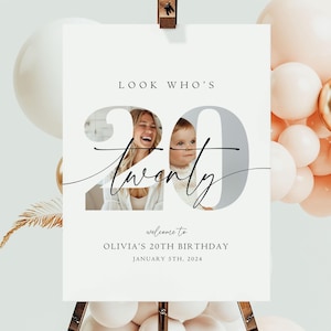 EDITÁVEL Placa de boas-vindas de 20º aniversário Olha quem é o pôster de boas-vindas Minimalista Moderno Placa de boas-vindas de 20º aniversário Download instantâneo Vinte anos de idade
