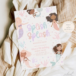 Op de afbeelding: Een pastelkleurige uitnodiging met zeemeerminthema met de woorden "Splish Splash" en "It's a Mermaid Bash!" erop gedrukt. De uitnodiging bevat illustraties van zeemeerminnen, zeesterren en zeewier. De uitnodiging is voor Olivia's 5e verjaardag.
