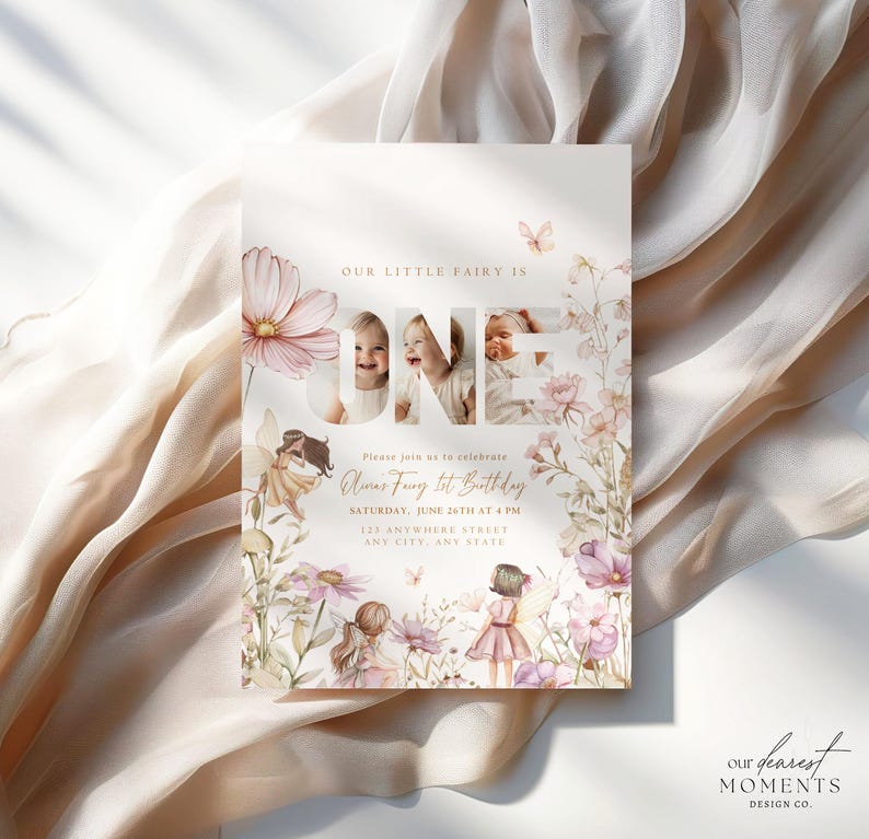 Może przedstawiać: Spersonalizowane zaproszenie z tekstem "OUR LITTLE FAIRY IS ONE" i "Olivia Fairy's 1st Birthday". Projekt zawiera ilustracje kwiatowe, grafikę wr&oacute;żek i zdjęcia dziecka. Zaproszenie jest na białym tle.