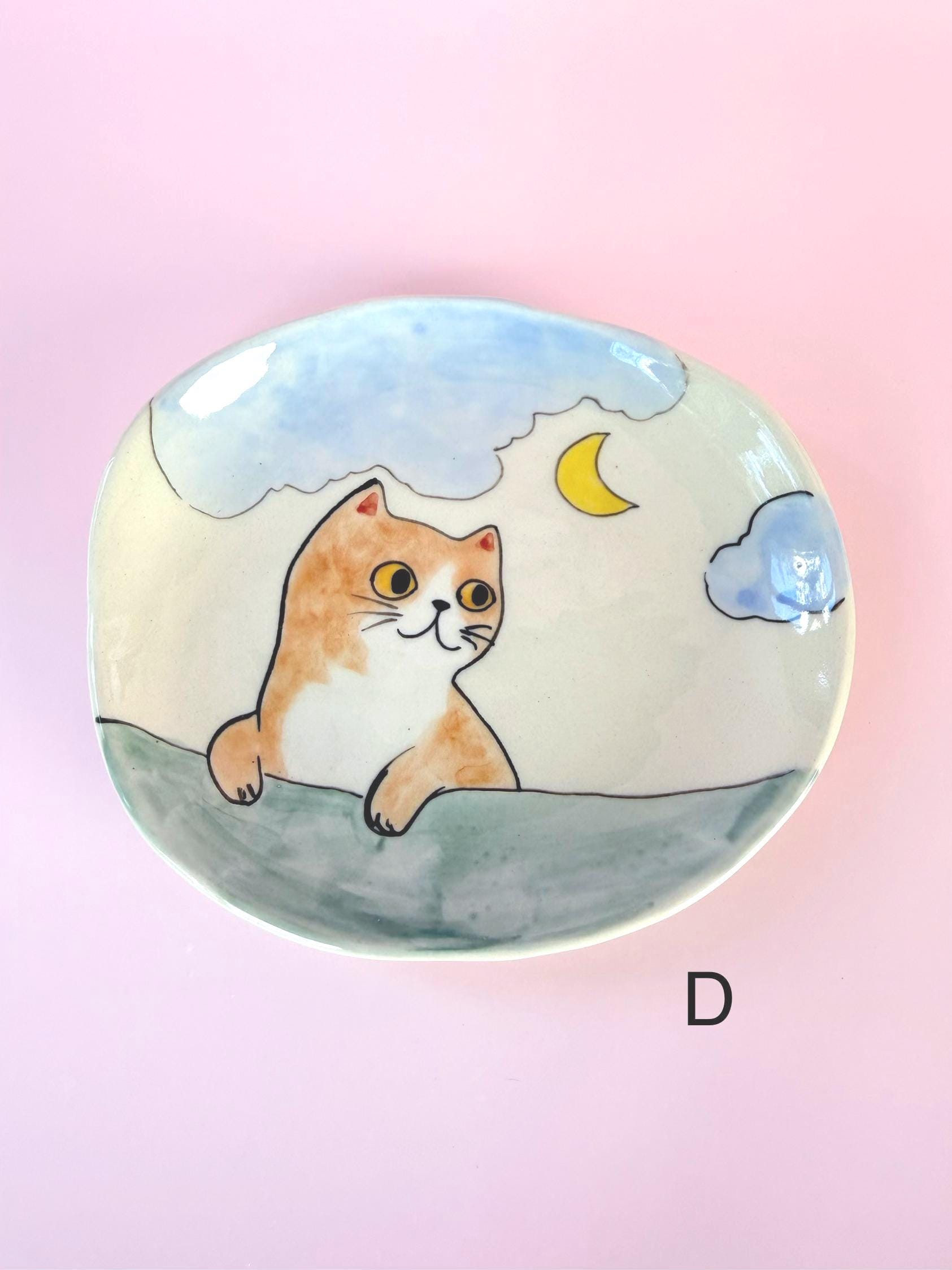 Trois chatons d'Halloween en biscuit en céramique prêts à