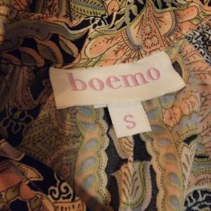 Vestido largo estilo bohemio con cuello halter y estampado paisley de Boemo Anthropologie, talla pequeña. imagen 7