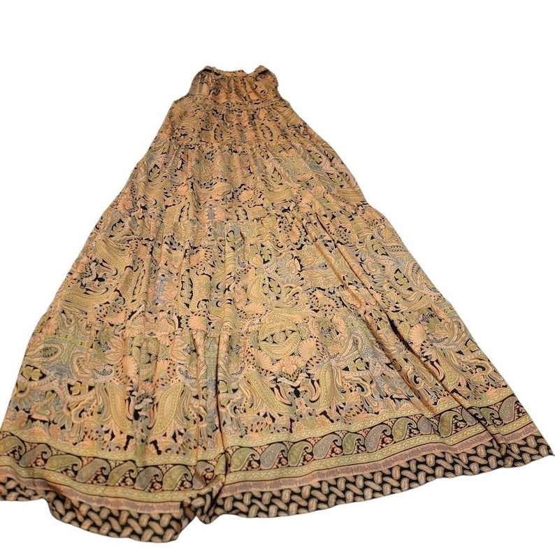 Vestido largo estilo bohemio con cuello halter y estampado paisley de Boemo Anthropologie, talla pequeña. imagen 3