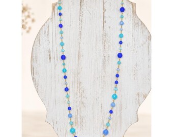 Collar largo de cuentas azules de R.J. Graziano de 91 cm (36") con detalles facetados en tono dorado.
