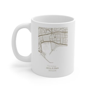 Tasse à café de carte personnalisée, cadeau personnalisé de nouvelle maison, or doux monochrome, cadeau de pendaison de crémaillère, cadeau pour elle, carte de lieu préféré, souvenir