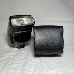Minolta Program 3200i Flash with pouch