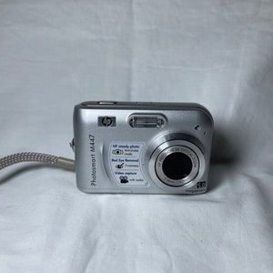 HP Photosmart M447 5MP digital camera image 1